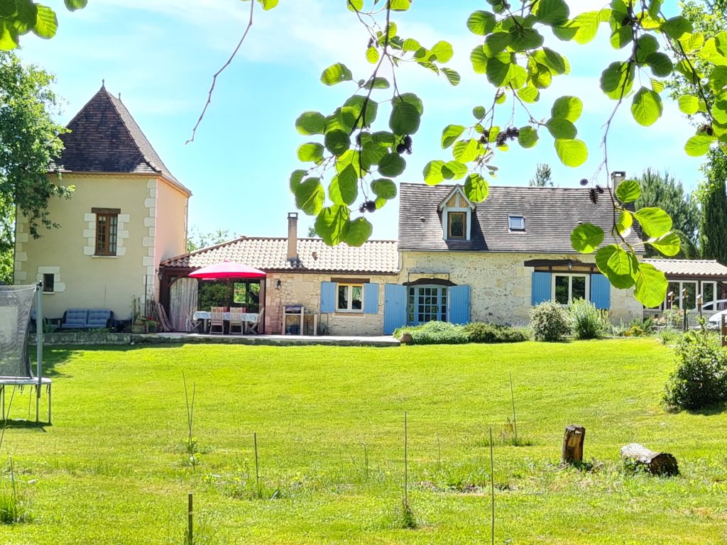 Maison de campagne en pierres proche  Bergerac 8 pièces parcelle 6879 m²