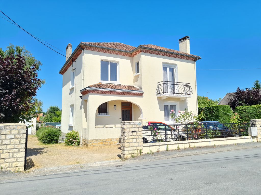 Maison sur 2 niveaux Mussidan 8 pièces 148 m2 et terrain 855 m²