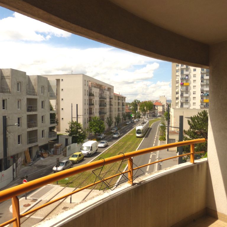 T2-T3 de plus de 67 m2 avec loggia Lyon 8eme