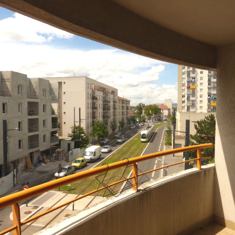 T2-T3 de plus de 67 m2  avec loggia Lyon 8eme