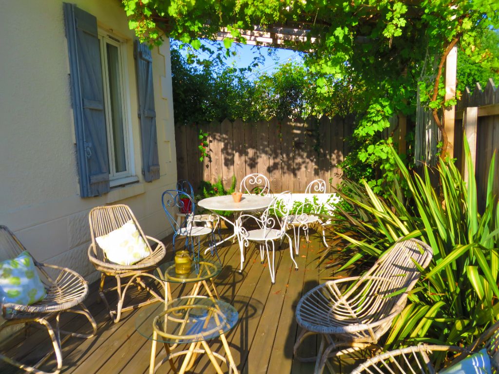 Charmante maison rénovée dans le Bas de Floirac avec jardin et grande terrasse, au calme