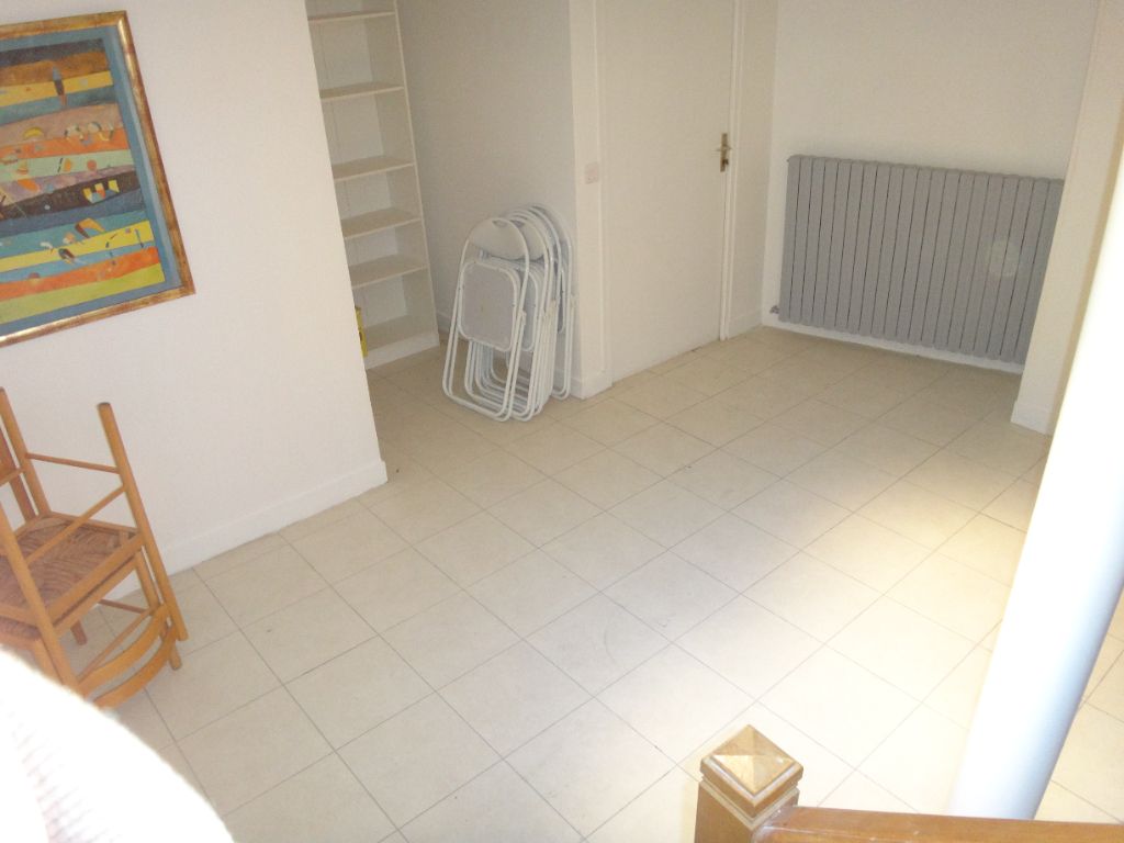 75015 PARIS - LOCAL BUREAU TRANSFORMABLE EN APPARTEMENT 43 M²