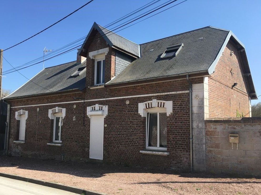 MAISON DE CHARME SUR 1300 M2 AVEC HANGAR