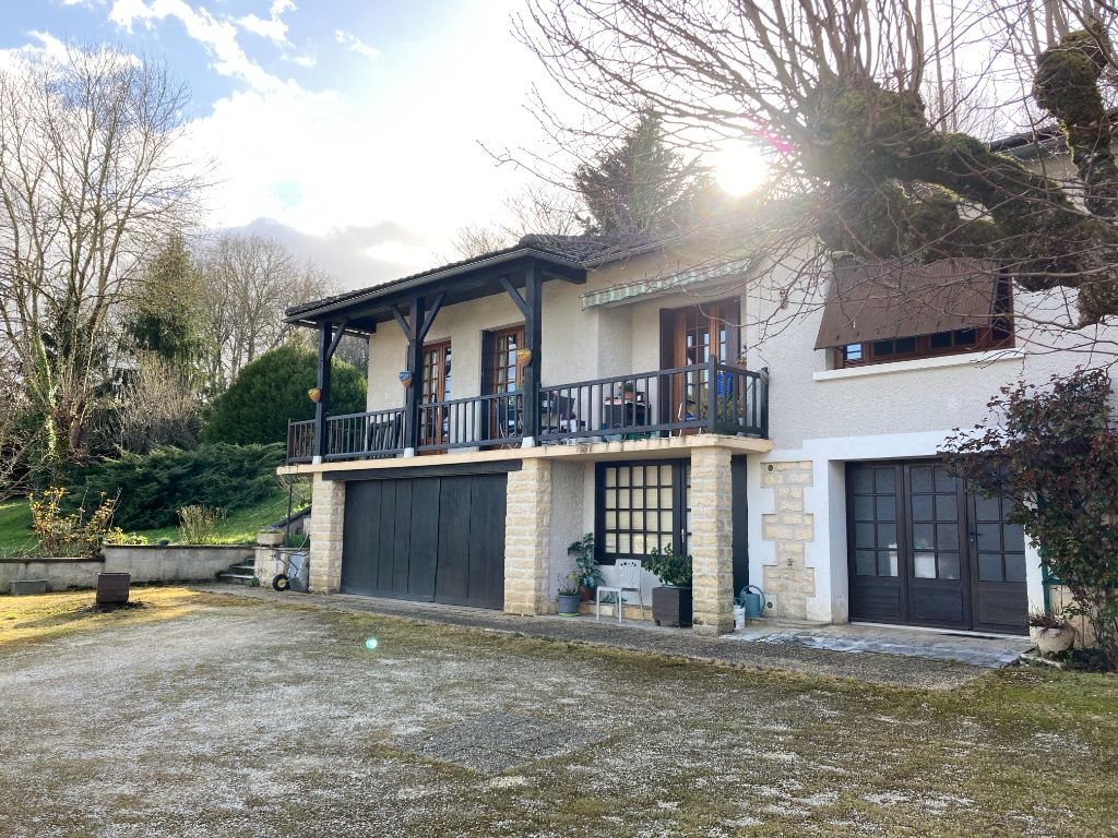 Maison 7 pièce(s) 123 m2 4ch. piscine et 5236 m² de terrain au calme sur CHATEAU L'EVEQUE (24460)