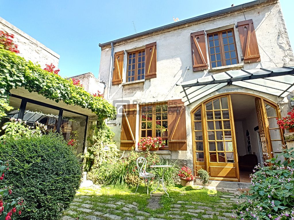 Maison Brie Comte Robert jardin en coeur de ville 97 m2