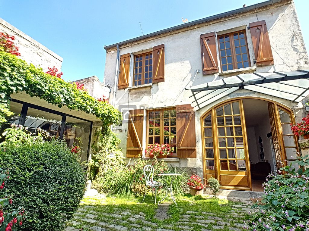 Maison Brie Comte Robert jardin en coeur de ville 97 m2