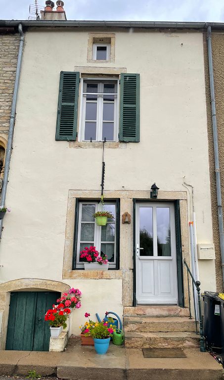 Maison de village de 80 m2 à Lantenay