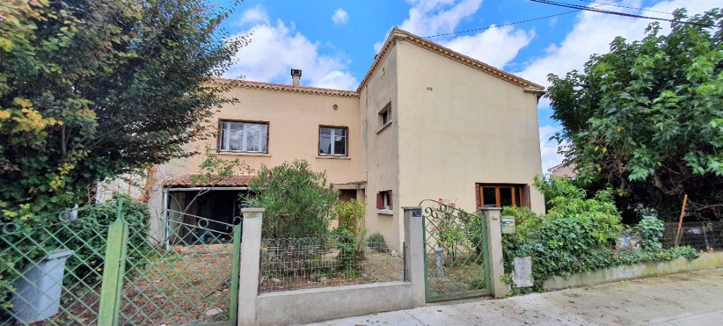 Maison traditionnelle - 4 chambres - terrain clos 338 m²