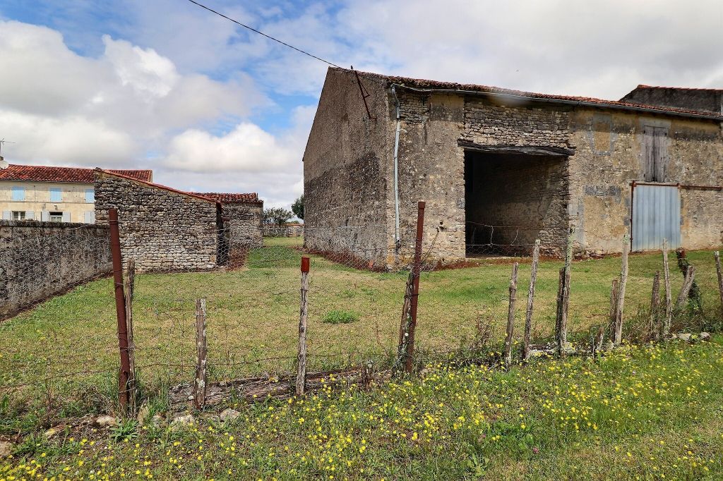 IDEAL ARTISAN A saisir Grange à rénover avec dépendances Proximité Tonnay Boutonne