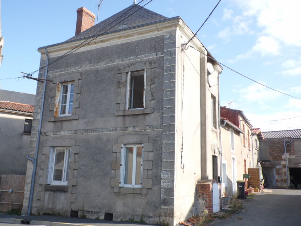 Maison rénovée 2 chambres aux Cerqueux sous Passavant - 275049