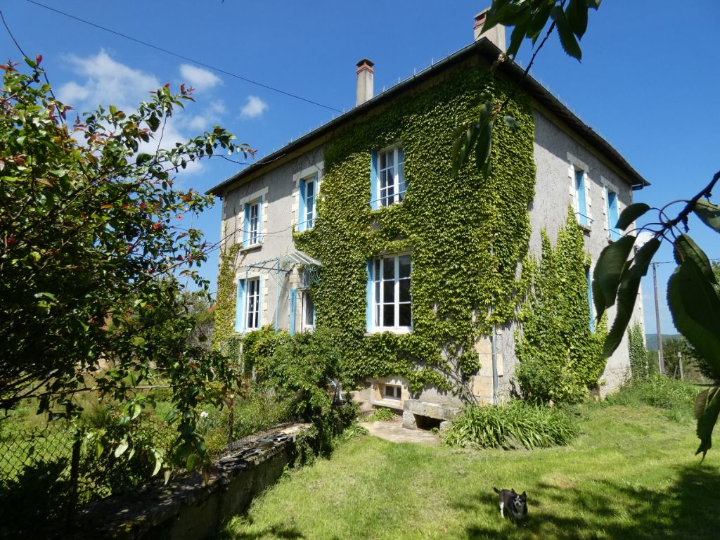 Maison La Cassagne 8 pièces 205 m² avec 5 chambres, grange, box chevaux et gîte possible