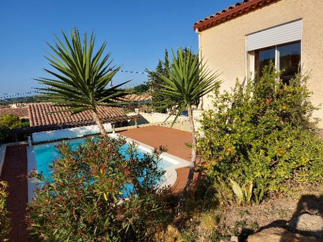 Trés belle villa avec deux appartements et piscine