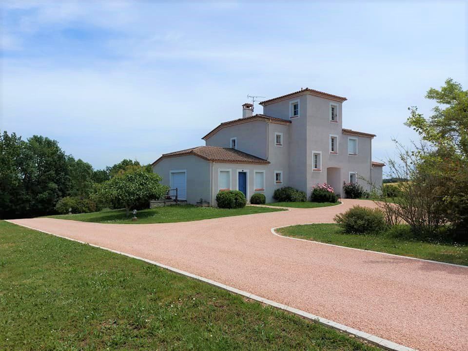 DEMEURE CONTEMPORAINE 8 PIECES - 307 m² - GARAGE - PISCINE - VUE