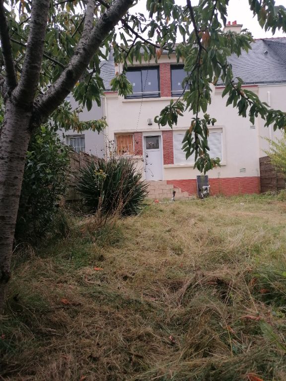 MAISON 3 CHAMBRES AVEC JARDIN A FINIR DE RENOVER