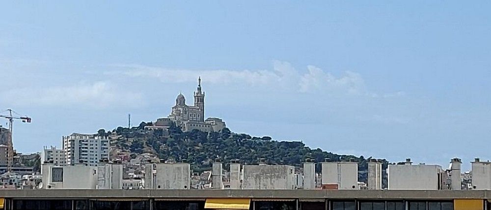 Appartement Marseille 1 pièce(s) 32 m2 terrasse 13 m²