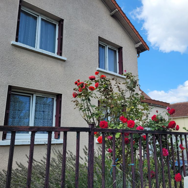 Maison 4 pièces- 72m² -3 chambres. Terrain de 441 m²