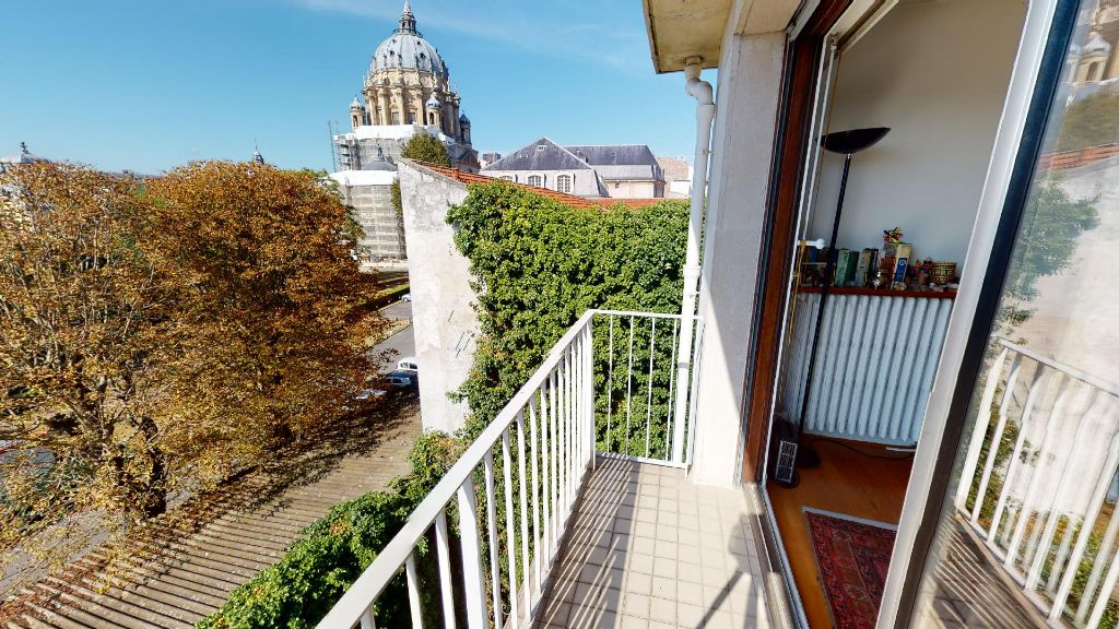 studio avec balcon et vue dégagée sur le Val de Grace et son parc