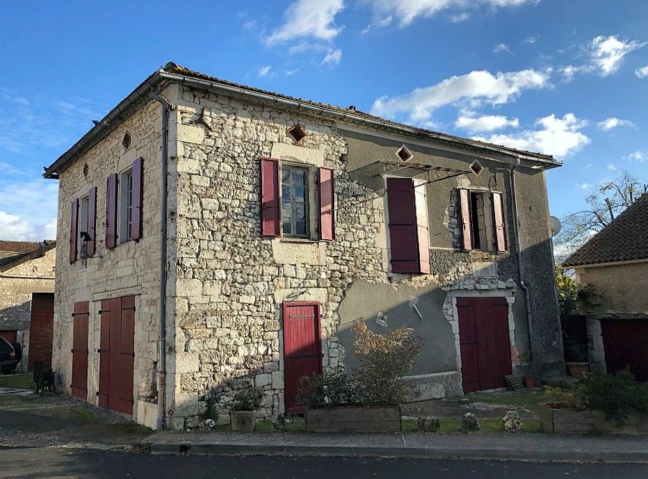 Maison de bourg en pierre et grange à restaurer