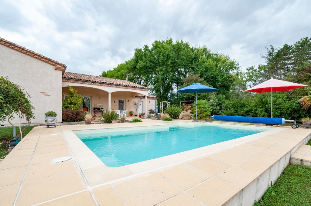 CASTILLONNES Maison 5 pièces de 150m2 - Piscine - garages