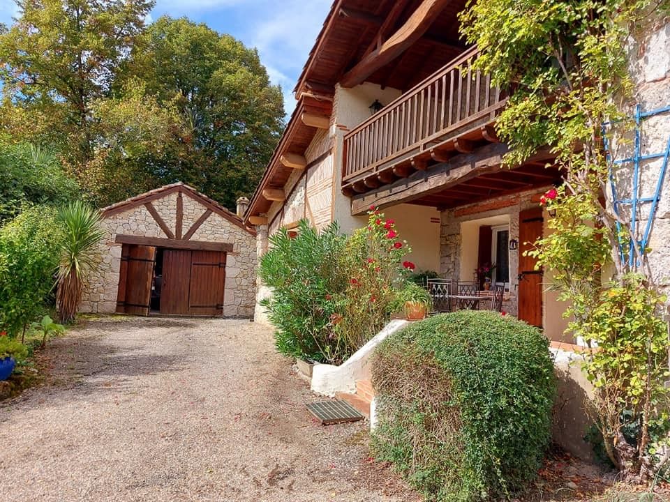 Maison en pierre - Garage - Piscine - Vue -Tonneins 6 pièce(s) 155 m2