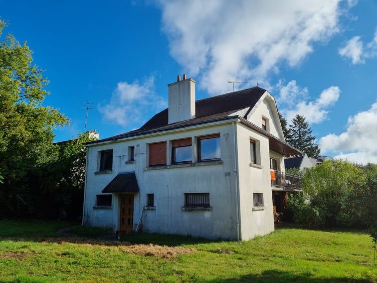 Grande maison au centre bourg de Lignol