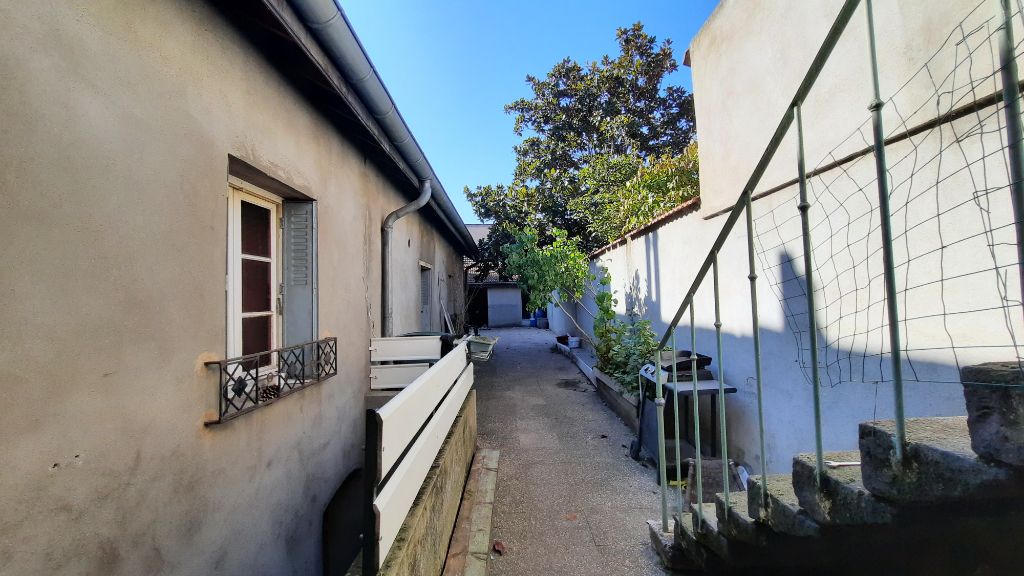 Maison Roanne 124 m2 avec 4  chambres avec cour sans vis à vis