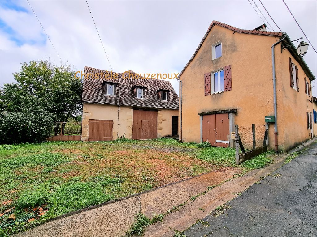 24390 Cherveix-Cubas : deux maisons avec grange