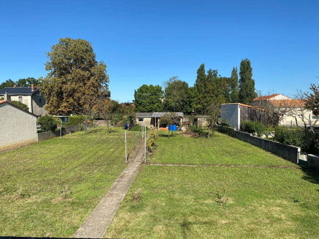 PRAHECQ 79 Maison sur sous sol 121 m² 176 783