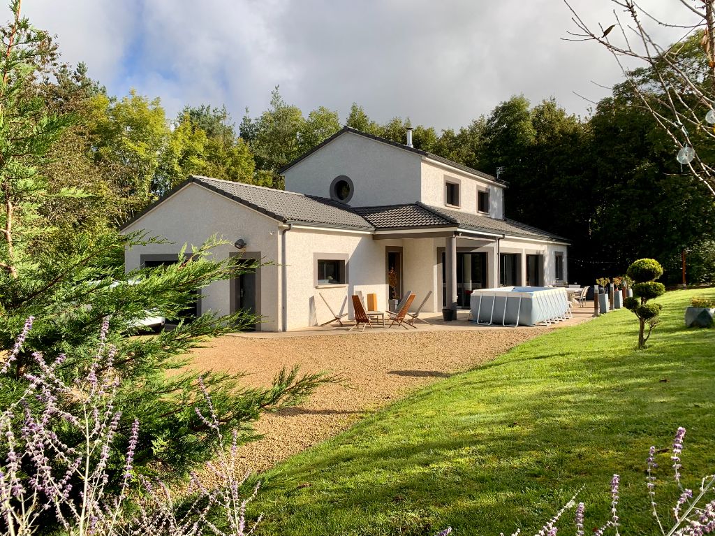 SOUS COMPROMIS - Maison 4 chambres avec jardin à Manzat