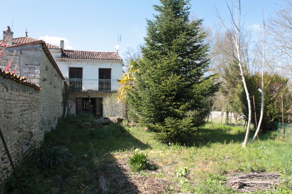 Saint Jean D Angely 17400 Maison avec jardin