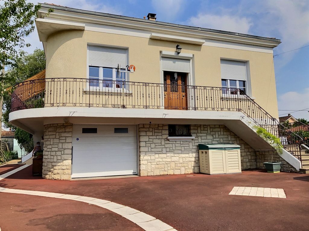 Maison de 147m² 3 ch. 2 SDE proche du centre bourg  et gare de ST ASTIER (24110)