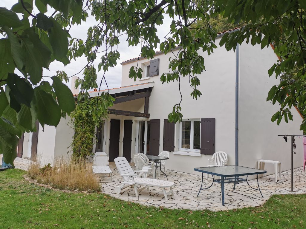 Maison  6 pièce(s) 136 m2 sur un terrain de 1500m2