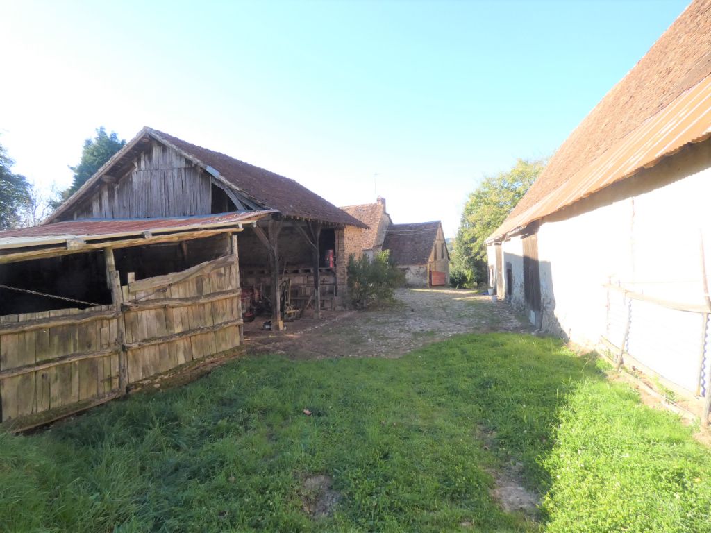 Ancien corps de ferme à rénover / terrain 2 hectares