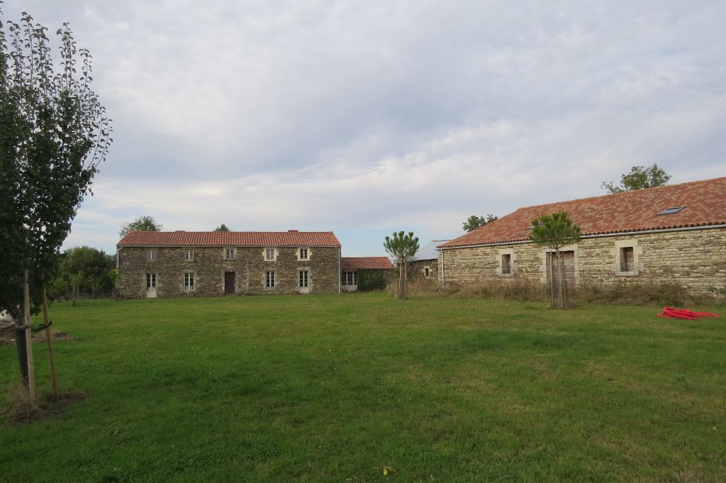 Ensemble Immobilier dans superbe cadre
