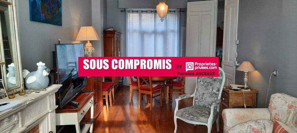 BELLE MAISON BOURGEOISE FACE AUX CHAMPS ELYSEES