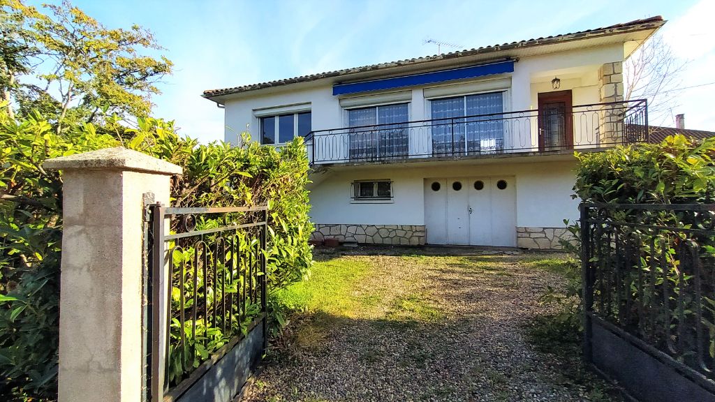 Maison sur 2 niveaux avec jardin et grand garage