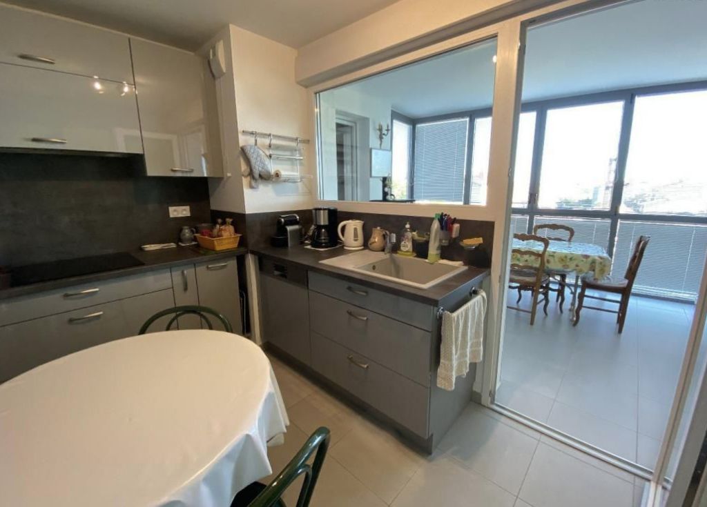 GARD. 30. NIMES. Appartement récent de standing de 5 pièces de 114 m², résidence Villégiales, proche centre vil