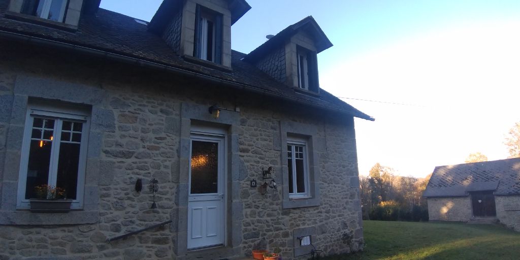 19160 Liginiac Maison Corrézienne au milieu de la nature