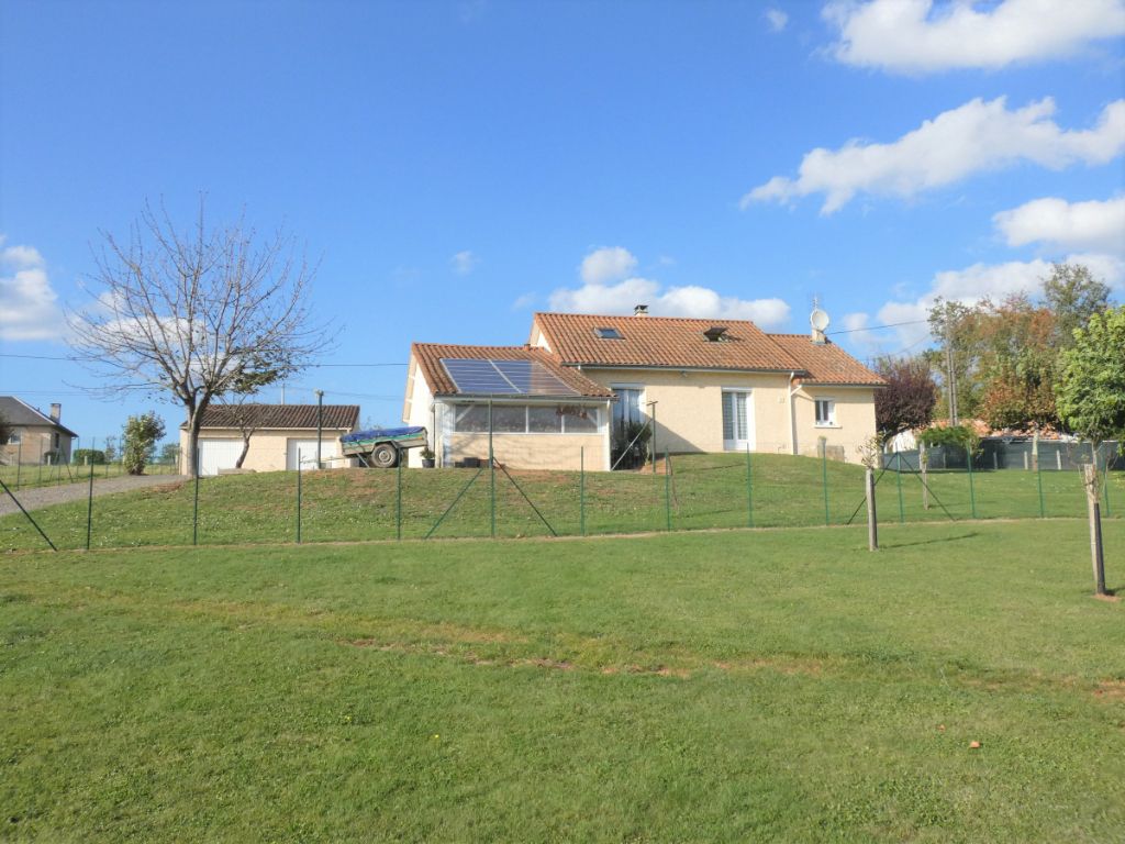 Maison de 130m² / terrain 1,4 hectares / petit étang