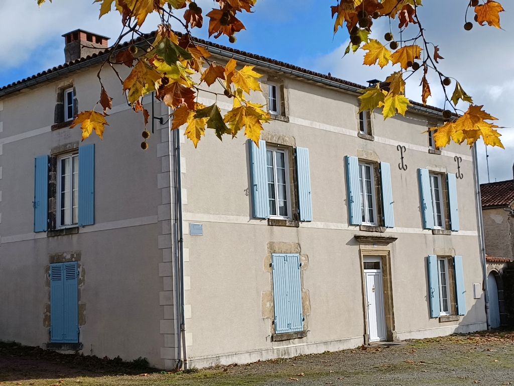 Maison ancienne beaucoup de charme, gite et piscine