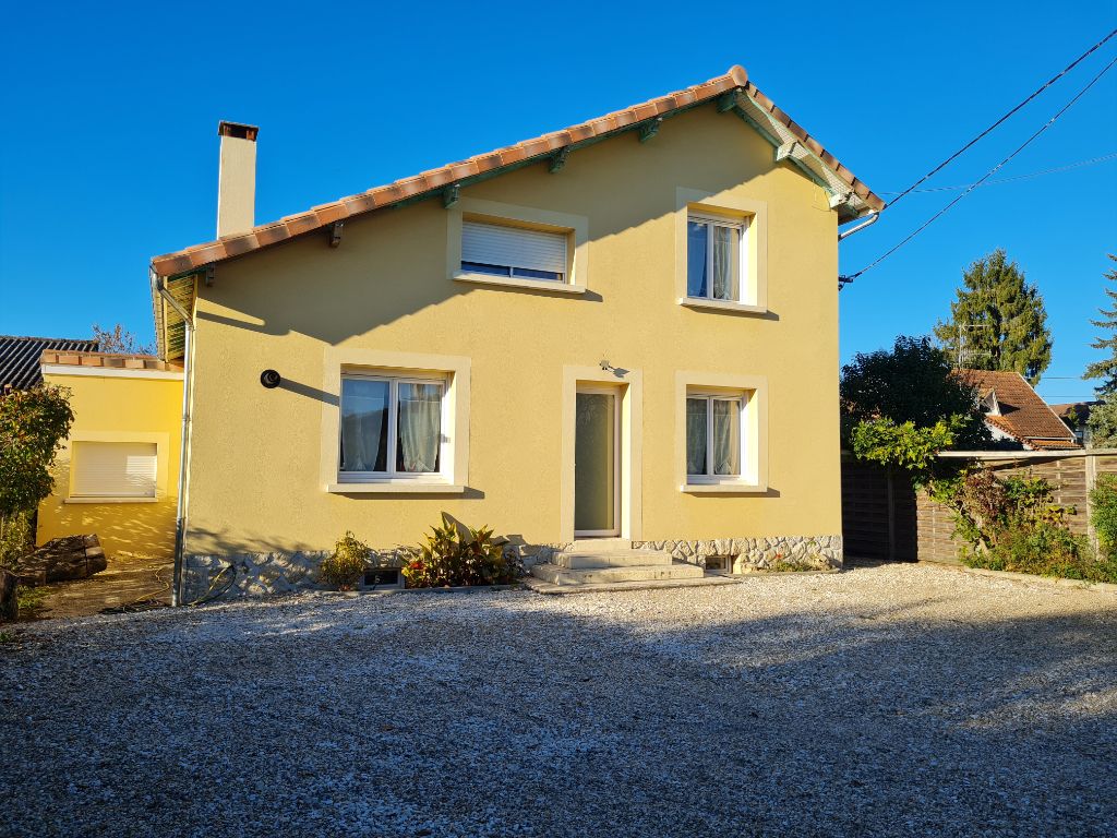 24400 Maison Mussidan proche center ville 9 pièces 180 m2 parcelle 976 m²
