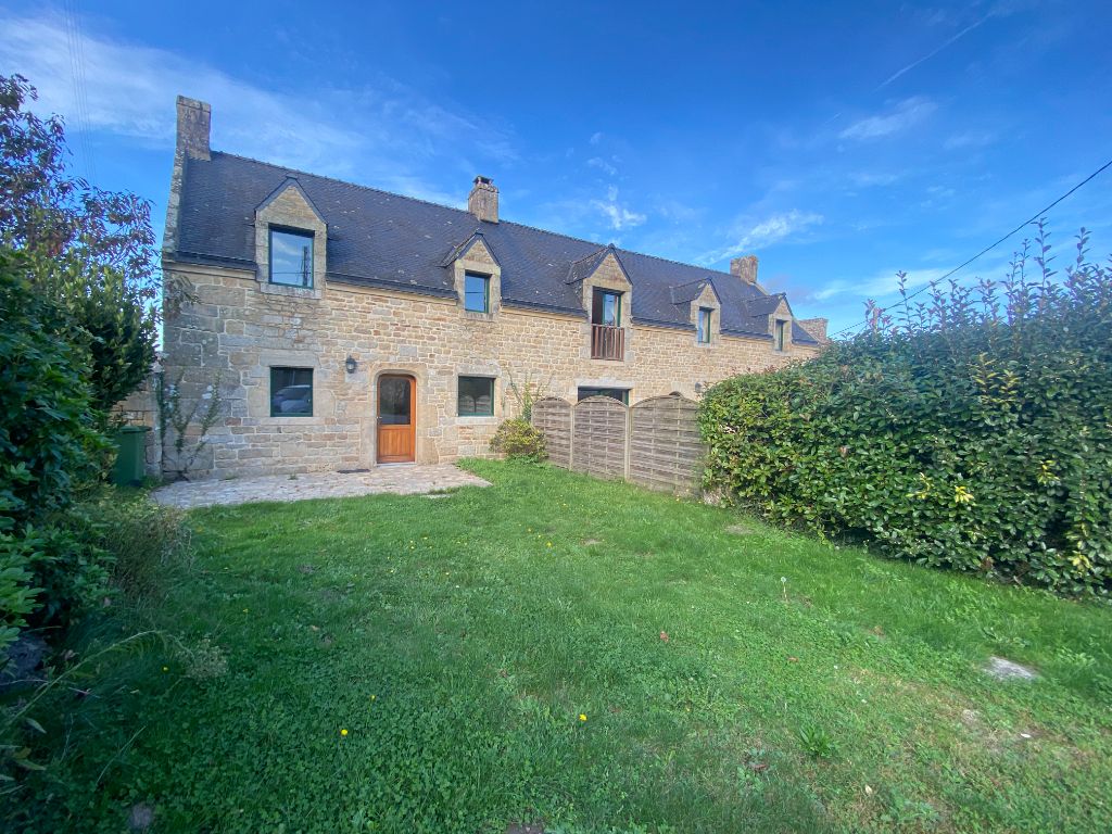 PROCHE ERDEVEN ENSEMBLE DE 2 MAISONS EN PIERRE
