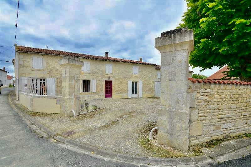 Maison Villeneuve La Comtesse 5 pièce(s) 115 m2