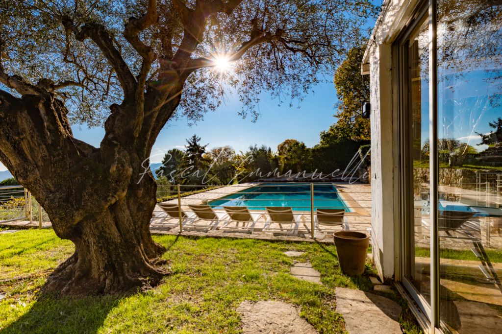 Villa Grasse 7 pièce(s) 236 m2 piscine + dépendance sur 7000m2 vue mer