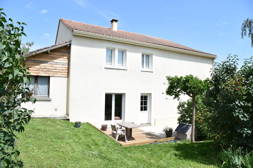 Maison Ruelle Sur Touvre 5 pièce(s) 160 m2
