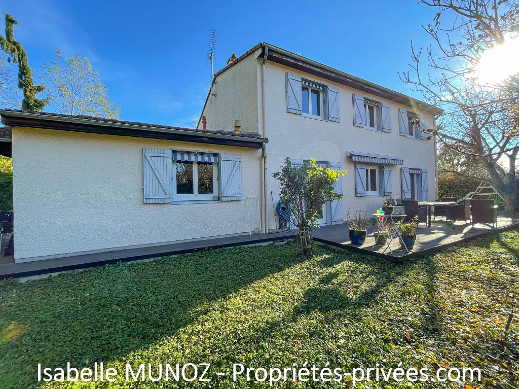 Cournon D Auvergne , maison indépendante F7 avec garage et jardin