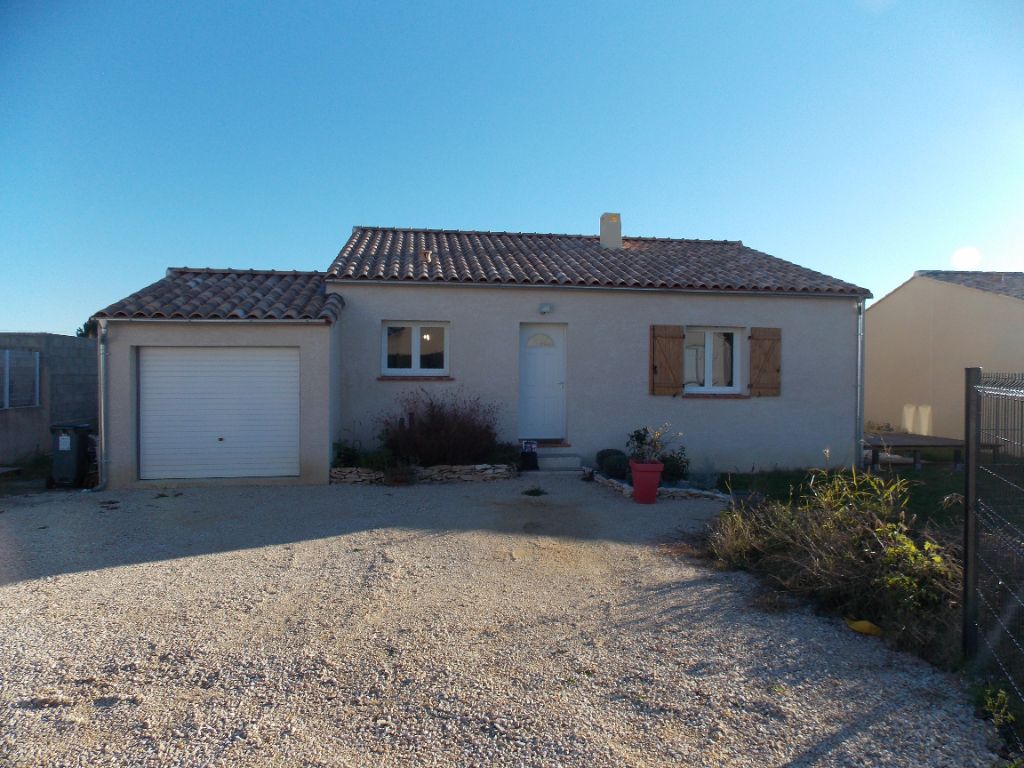 Villa récente sur la commune de Saint Geniès De Comolas