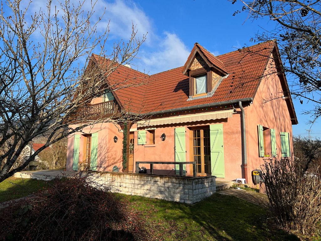 Maison  6 pièces de 115 m2 avec piscine couverte