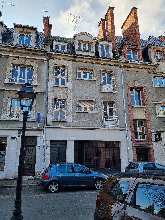 IMMEUBLE A RENOVER AU CENTRE DE VENDOME DE 207 m²