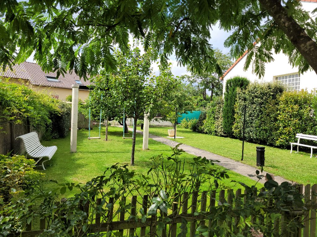 Maison 5 pièces + studio- sous-sol total- terrain 568 m²